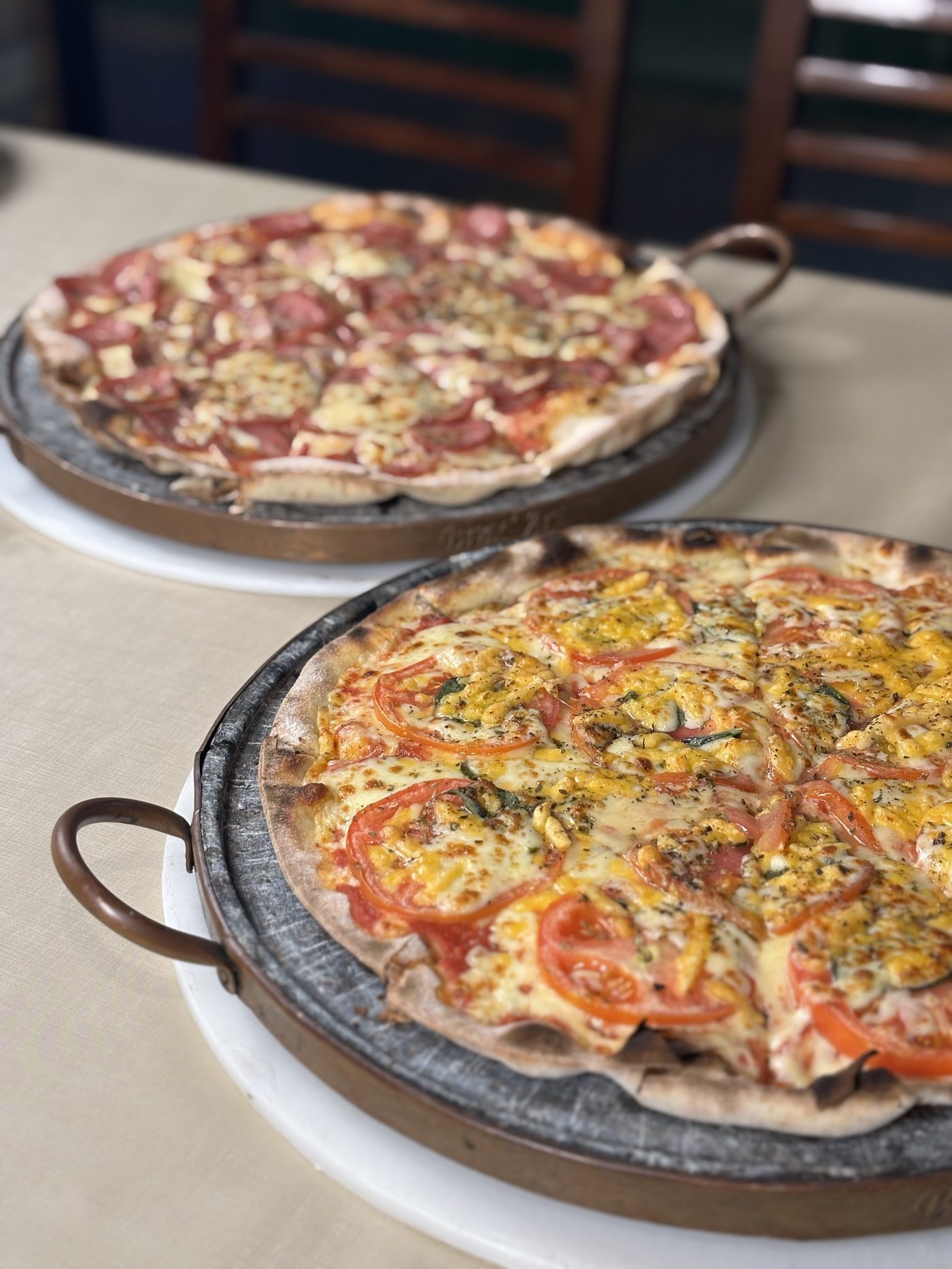 Pizzas no forno à lenha — Nico's